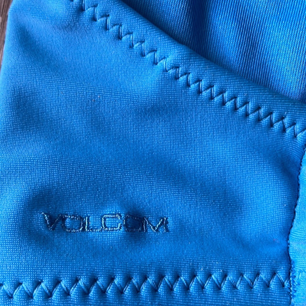 Volcom 2 Piece Bikini Set. Size Small - image 4